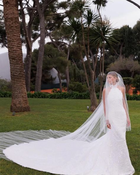 Ultra Long Wedding Veils 👰🏻‍♀️ We’ve just posted on the blog about some of the longest wedding veils and their fabulous brides including celebrities who opted for dramatic long veils, some of our own very long veils that we’ve been commissioned to make and the current Guinness World Record holder - this one you won’t believe! Pic 1 Priyanka Chopra Pic 2 Sofia Richie Pic 3 Hailey Bieber Pic 4 Nicola Peltz Beckham Pic 5 Meghan Markle Pic 6 Our bride Rachel Pic 7 Our bride Jodie Pic 8 Our bri... Long Veil Wedding Dress, Bride Veil Long, Long Wedding Veils, Nicola Peltz Beckham, Hailey Bieber Wedding, Long Veils, Dramatic Veil, Long Veil Wedding, Wedding Dresses Videos