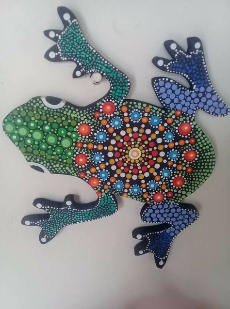 Frog Mosaic Ideas, Pointillism Animals, Painted Stepping Stones, Mosaic Art Diy, Acrylic Painting Diy, Aboriginal Painting, Classroom Art Projects, Mixed Media Crafts, Mandala Art Lesson