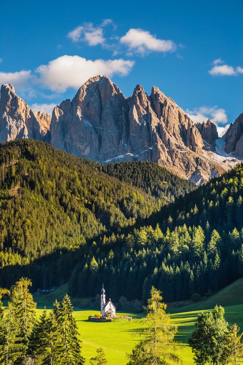 Sunny day in Dolomites, Tirol. The symbol of the valley Val di Funes - church of Santa Maddalena. Rocky peaks and forested mountains surrounded by green Alpine meadows. #Italy Best National Parks, Famous Cities, Church Pictures, Beautiful Landscape Photography, The Dolomites, Mountain Photos, Forest Mountain, European Cities, Visit Europe