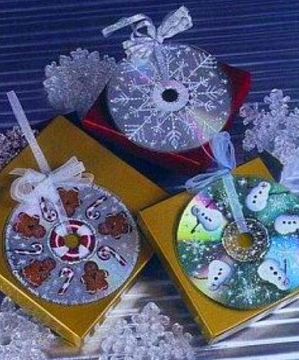 Cheap handmade christmas gift. | Handmade website Ideas Recicladas, Cd Recycle, Christmas Cd, Designer Christmas, Cd Crafts, Mermaid Parties, Xmas Trees, Recycled Projects, Handmade Christmas Gifts