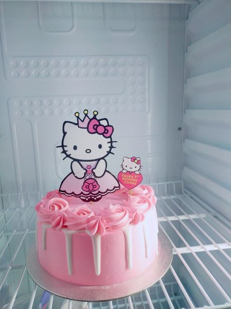 Hello Kitty Birthday Cake Buttercream, Hello Kitty Round Cake, Hello Kitty Mini Cake, Hello Kitty Cakes Ideas, Hello Kitty Cakes Birthday, Hello Kitty Cake Ideas Birthdays, Hello Kitty Cake Design Birthday, Simple Hello Kitty Cake Design, Hello Kity Cakes