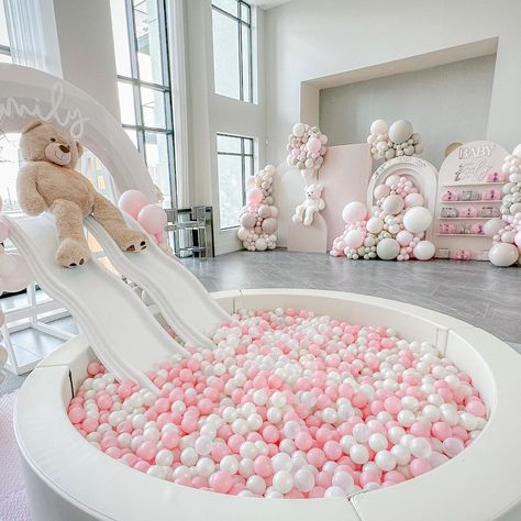 Spring Baby Shower Ideas, Unique Baby Shower Decorations, Spring Baby Shower Themes, Baby Shower Decoration Ideas, Luxury Baby Shower, Ballerina Baby Showers, Classy Baby Shower, Baby Shower Theme Decorations, Baby Shower Deco