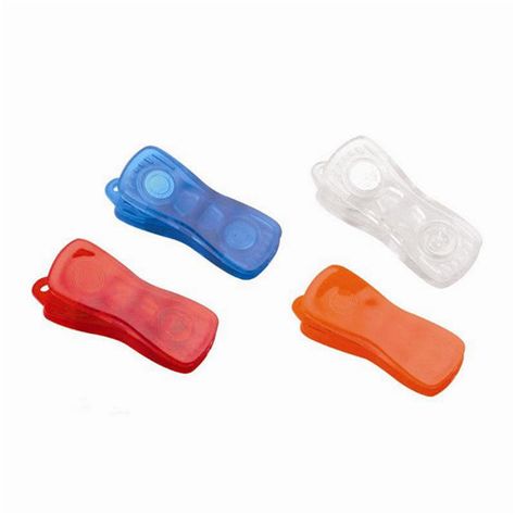 Although these plastic magnetic clips are ordinary,they are good helper in our office. Organize Files, Life Tools, Food Clips, Can Organizer, Plastic Clips, File Organization, Bag Clips, Paper Clips, Clothespins