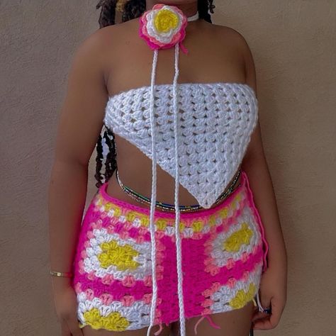 Crochet floral ruffles skirt set (skirt and halter... - Depop Crotchet Fits, Crochet Bathsuit, Crochet Skirt And Top Set, Crochet Ruffle Skirt, Cute Crochet Tops, Vacation Crochet, Crochet Skirt Set, Crochet Granny Stitch, Ruffles Skirt