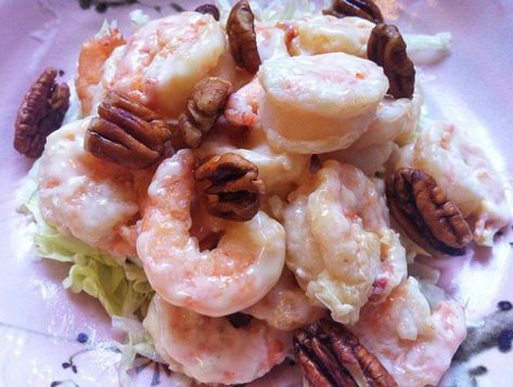 Honey Pecan Shrimp Shrimp Cooking, Crunchy Shrimp, Walnut Shrimp, Honey Walnut, New Years Dinner, Honey Walnut Shrimp, Iceberg Lettuce, Toasted Pecans, Honey Lemon