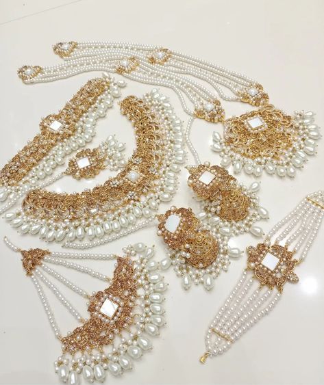 Nikkah Jewelry Set, Bridal Hand Jewelry Indian, 1 Tola Gold Set Designs, Pakistani Jewelry Sets, Nikkah Jewellery, Nikah Jewellery, Gold Set Designs, Bridal Gold Necklace, Latest Gold Necklace Designs