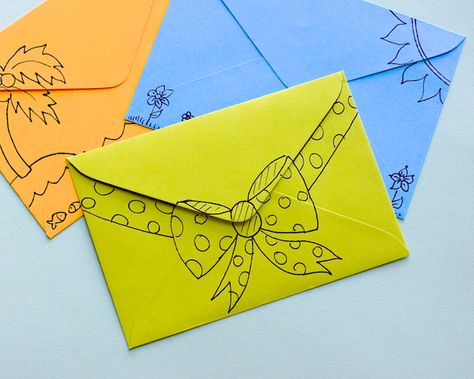 Love pretty, crafty things? We share DIY craft projects, handmade finds and product news. Pretty Mail, Snail Mail Inspiration, Snail Mail Art, Fancy Envelopes, Mail Art Envelopes, Envelope Lettering, Fun Mail, Decorated Envelopes, Pen Pal Letters