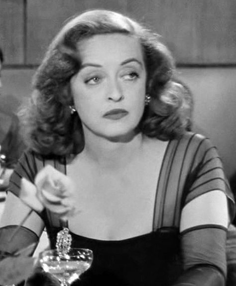 Bette Davis as Margo Channing in 'All About Eve', 1950... All About Eve, Bette Davis, Joan Crawford, Iconic Women, Hollywood, Actresses