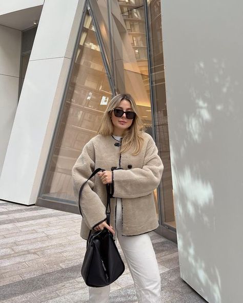 Zara Coat Outfit, Coated Jeans Outfit, Mango Outfit, Mango Coat, Winter Favorites, Dress Like A Parisian, Mango Clothing, Minimal Street Style, 2024 Outfits