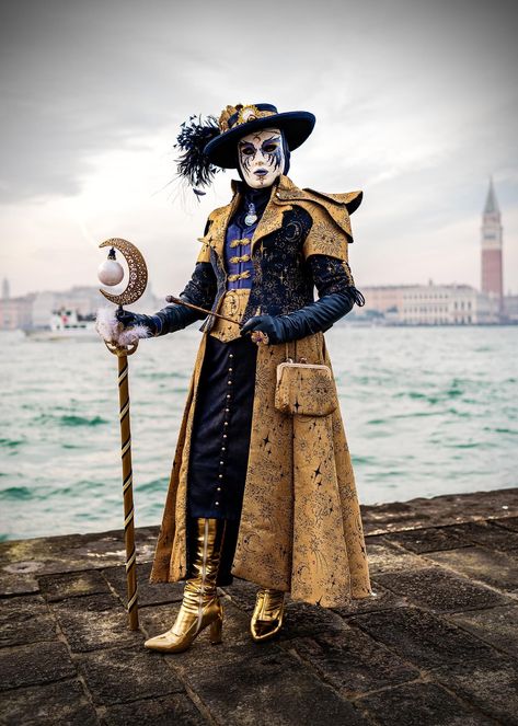 Venetian Ball Outfit, Venetian Ball Gown, Venetian Costumes Carnival Of Venice, Venice Carnival Aesthetic, Venetian Clown, Venetian Carnival Costume, Venetian Jester, Venetian Fashion, Venetian Costumes