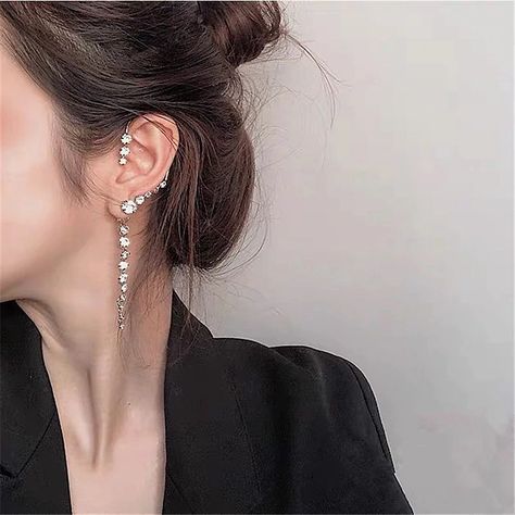 FLASHBUY Single New Korean Rhinestone Earrings 2020 Shiny Drill Arc Ear Hanging Clip Earrings for Women Minimalist Ear Cuff|Clip Earrings| - AliExpress Modern Diamond Earrings, Minimalist Ear Cuff, Crystal Hanging, Silver Diamond Earrings, Bone Earrings, Ear Cuff Earings, Earrings Women, Hanging Earrings, Modern Earrings