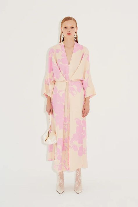 Shop unique and elevated runway looks at an affordable price. Sophisticated, sustainable and limited-edition pieces to empower women. Stylish Kimono, Mode Kimono, Kimono Sleeves, High Quality Dress, Kimono Dress, Kimono Sleeve, Versatile Dresses, Lovely Dresses, Jacquard Fabric