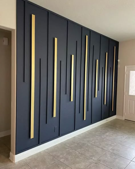 30 Gold and Black Decor Ideas to Elevate Your Home with Luxury and Sophistication - placeideal.com Unique Wall Paint Designs, Black Decor Ideas, Gold And Black Decor, Ideas For Small Bathroom, Gold Accent Wall, 2024 Bathroom, Colors For 2024, Tile Colors, Black Feature Wall