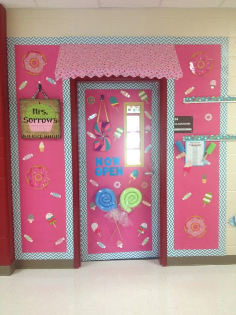 Candy themed classroom Candy Door Decorations, Candy Land Classroom, Themed Door Decorations, Door Template, Candy Theme Classroom, Preschool Door, Elementary Classroom Themes, School Door Decorations, Door Room