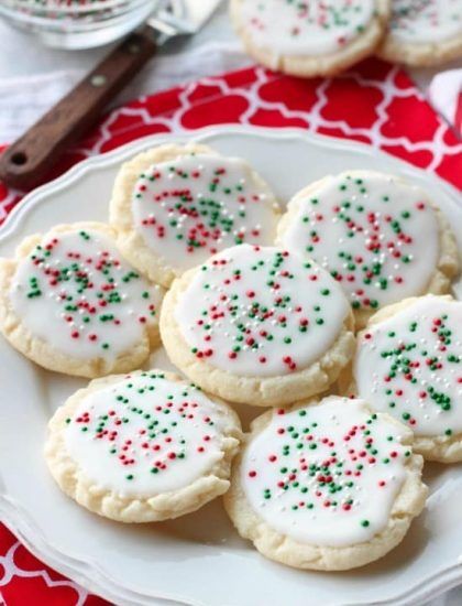 Christmas Meltaway Cookies (+ Video) - Dessert Now, Dinner Later! Flavored Icing, Sour Cream Cookies, Cake Surprise, Meltaway Cookies, Christmas Yummies, Ricotta Cookies, Italian Christmas Cookies, Brownie Desserts, Italian Christmas