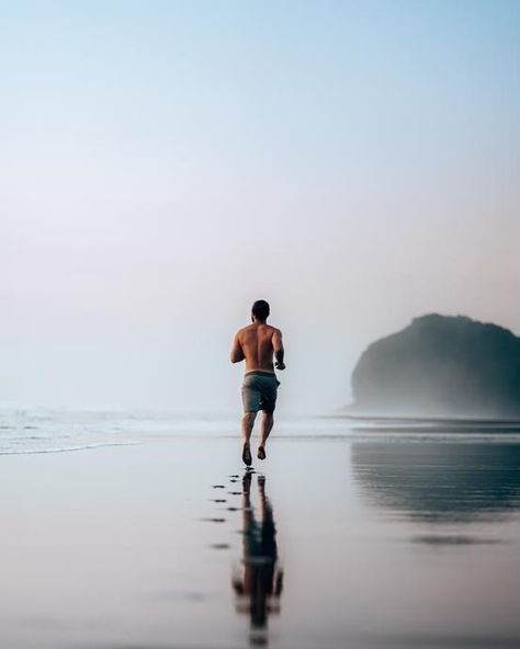 Mens Photoshoot Poses, Marathon Training Plan, Portrait Photography Men, Running On The Beach, Men Photoshoot, Beach Photography Poses, Men Photography, Beach Shoot, Beach Portraits