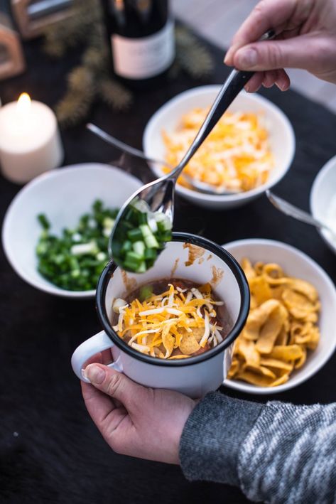 D's Famous Chili for an Après Ski Party Lodge Party Theme, Apres Ski First Birthday, Outdoor Winter Party Food Ideas, Apres Ski Food Ideas, Apres Ski Holiday Party, Ski Chalet Party, Apres Ski Party Food, Ski Tailgating, Ski Party Food