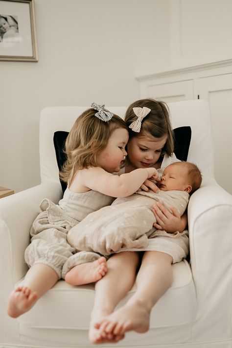 Newborn Pictures With 2 Siblings, Lifestyle Newborn Session With Siblings, 3 Sisters Newborn Photography, 3 Sibling Newborn Pictures, Maternity With 2 Siblings, Easy Newborn Poses With Siblings, Newborn Photography 3 Siblings, Newborn Photos 3 Siblings, Newborn With Two Siblings