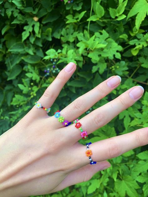 Beaded Daisy, Diy Beaded Rings, Making Bracelets With Beads, Flower Rings, Diy Ring, Diy Jewelry Necklace, Indie Jewelry, Beaded Necklace Designs, Beaded Necklace Diy