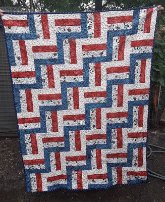 Red White Blue Quilt Patterns, Red White And Blue Quilts Ideas, Red White And Blue Quilts Free Pattern, Red White Blue Quilts, Red White Blue Quilt, Qov Quilts, White And Blue Quilt, Americana Quilts, Blue Quilt Patterns