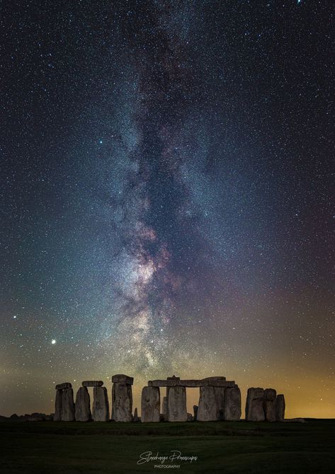 Stonehenge England, Our Father Who Art In Heaven, Arizona Sunset, Magical Stones, Easter Island, The Milky Way, Nature Tree, Stonehenge, Beautiful Nature Pictures