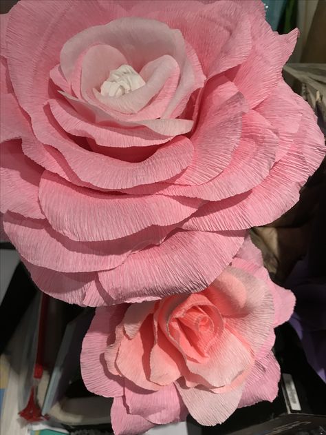 Crepe paper big roses. Crepe Flowers Diy Giant, Giant Crepe Flowers, Crepe Paper Big Flowers, Giant Rose Template Free, Paper Lotus, Giant Roses, Giant Flowers, Crepe Paper, Paper Roses