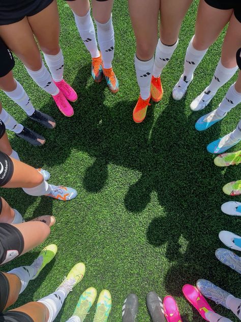 Soccer Training Aesthetic, Football Girl Aesthetic, Girls Soccer Aesthetic, Soccer Girl Aesthetic, Cute Soccer Pictures, Soccer Locker, Adidas Soccer Boots, Soccer Aesthetic, Soccer Poses