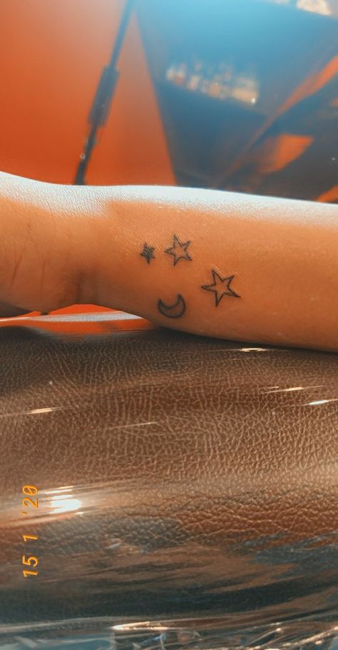 Tattoo Snapchat Story, Tattoo Snapchat, Tattoo Ideas Moon, Snapchat Story, Moon Stars, Snapchat Stories, Story Ideas, Attitude Quotes, Cute Couple Pictures