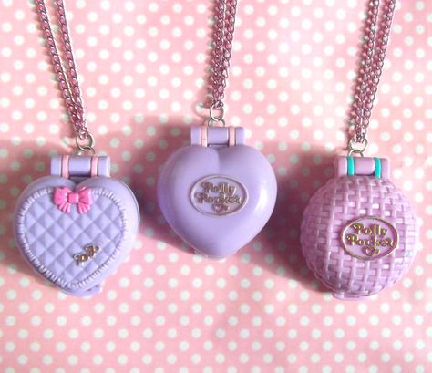 When people used to wear Polly Pocket around their neck! Pocket Necklace, Polly Pocket World, Lilac Heart, Heart Shaped Locket, Pocket Photo, Locket Necklaces, Jelly Babies, Instruções Origami, 90s Toys