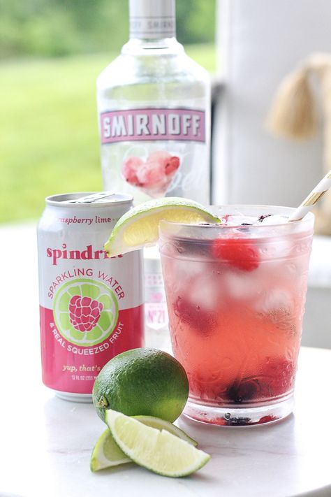 Low Calorie Summer Cocktail | BerryLime Spritzer Summer Beach Cocktails, Low Calorie Alcoholic Drinks, Smirnoff Raspberry, Low Cal Cocktail, Pomegranate Vodka, Vodka Mixed Drinks, Holiday Party Drinks, Fruity Alcohol Drinks, Berry Cocktail