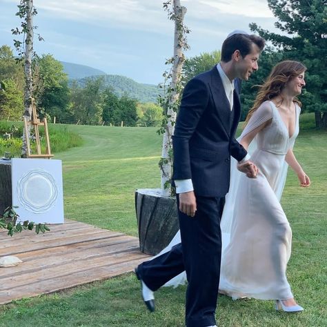 Mark Ronson & Grace Gummer (Meryl Streep's Daughter!) Officially Tie The Knot Meryl Streep Daughter, Samantha Ronson, Grace Gummer, Mick Jones, Katherine Schwarzenegger, Elegant Bridal Gown, Mark Ronson, City People, Susan Sarandon