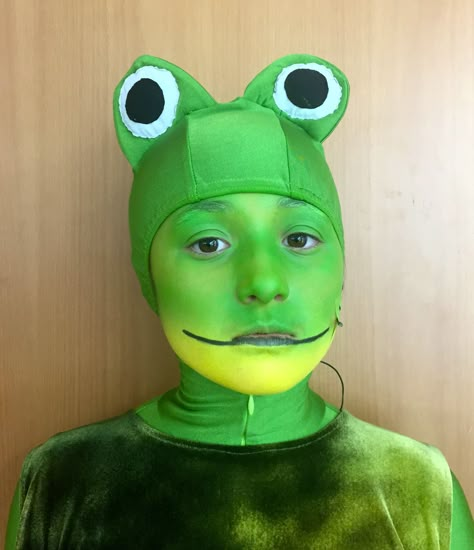 Frog Makeup Look, Diy Frog Costume, Princess And The Frog Makeup, Frog Costume Diy, Princess Tiana Makeup, Frog Face Paint, Tiana Makeup, Shrek Makeup, Frog Makeup