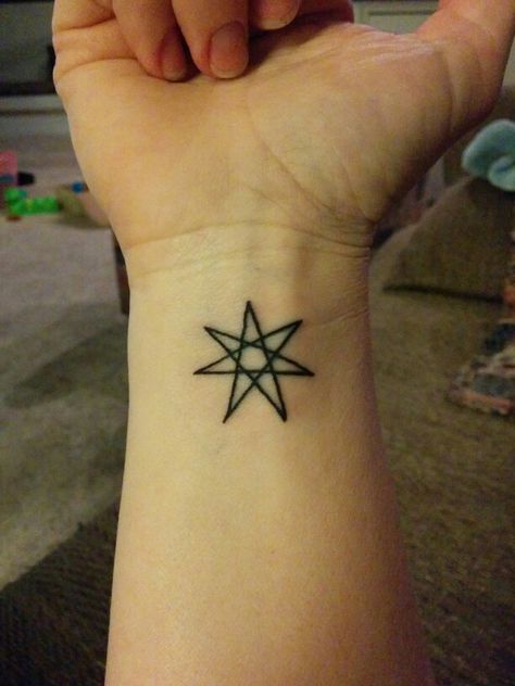 Seven point star (also called a Heptagram, fairy star and Elven star) represents the seven Gods and wards off evil Elven Tattoo, Ster Tattoo, 7 Pointed Star, Nautical Star Tattoos, Star Tattoo Meaning, Small Star Tattoos, Wedding Ring Tattoo, Star Tattoo Designs, Wrist Tattoos For Guys