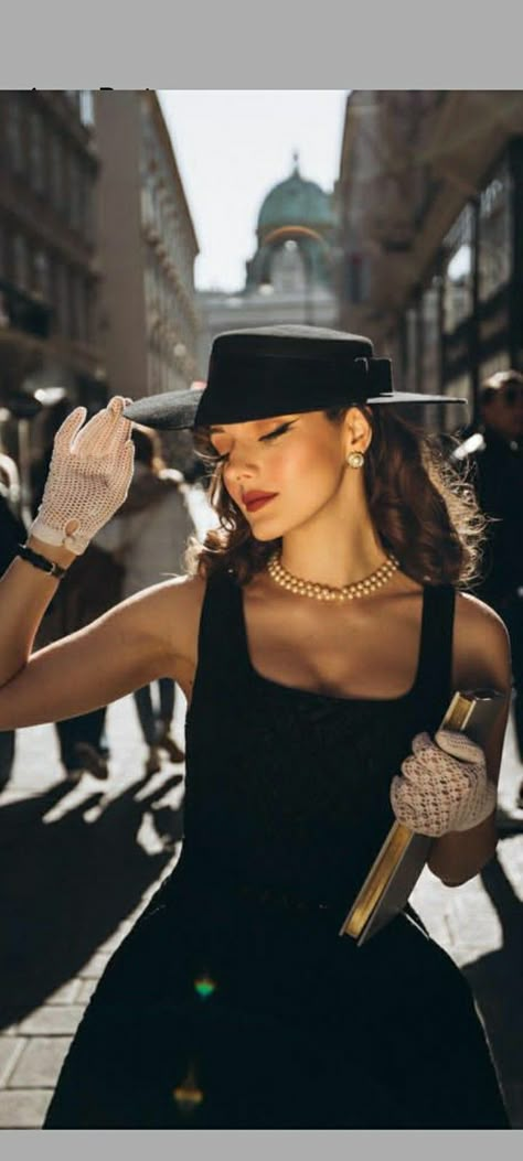 British Hats Women, Pretty Woman Aesthetic, Mafia Outfits Female, Retro Vintage Outfits, Vintage Classy Outfits, Classy Vintage Outfits, 1950s Photos, Retro Photoshoot, Fashion Model Photography