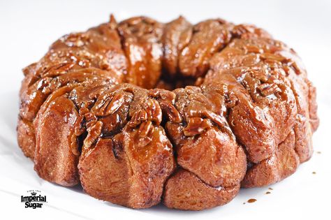 Chef Eddy's decadent Praline Cinnamon Monkey Bread oozes with sweet caramel and Vietnamese cinnamon. We guarantee there won't be a single bite left! Coconut Quick Bread, Cinnamon Monkey Bread, Bread Booze Bacon, French Toast Muffins, Slider Recipes, Monkey Bread, Recipe Steps, Quick Bread, Pecans