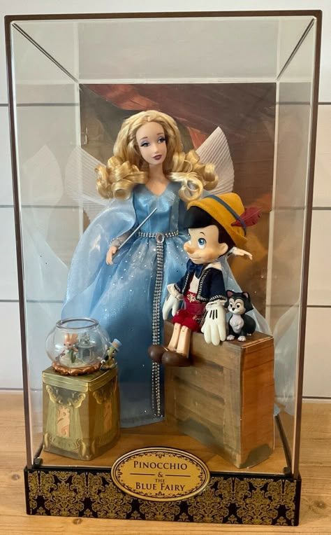 DISNEY STORE D23 2017 EXPO Pinocchio Blue Fairy Fairytale Doll New LE 0394/1023 - $1,195.95. À VENDRE! Pinocchio & Blue Fairy. Fairytale Series Doll Collection. Beautiful doll set. Doll set pictured is the one you will receive! 154772832219 The Blue Fairy, Disney Barbie Dolls, Barbie Doll Set, Barbie Disney, Disney Doll, Disney Princess Dolls, Disney Collector, Disney Figurines, Mattel Dolls