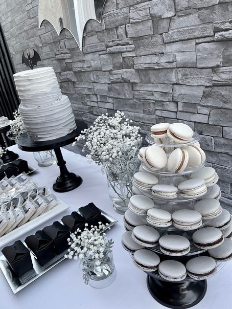 Black And White Party Decorations, Black Party Decorations, White Party Decorations, Sweet 16 Themes, Black And White Wedding Theme, Black White Parties, White Desserts, White Wedding Theme, Black And White Theme