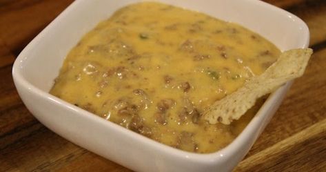 Man Dip // This hearty dip probably got its name from the amount of meat in it, but it is not strictly for men at all! Ground Turkey Dip, Man Dip Recipe, Turkey Dip, Crockpot Dips, Game Night Food, Game Time Snacks, Snacks Sandwiches, Crock Pot Dips, Best Slow Cooker Recipes