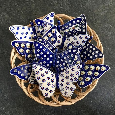 Polish Pottery • Since 1997 on Instagram: “Butterflies by Ceramika WIZA #polishpottery #bolesławiec #lewes” Boleslawiec Pottery, China Ware, Polish Pottery Boleslawiec, Kitchen 2020, Handmade Clocks, Food Gallery, Polish Stoneware, Pottery Handbuilding, Modern Pottery