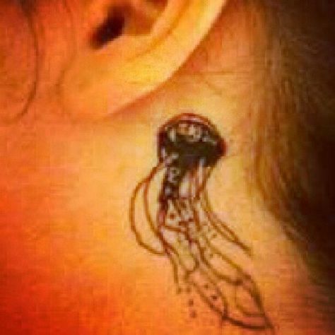 Funky Tattoos, Jellyfish Design, Jellyfish Tattoo, Tattoo Simple, Wrist Tattoos For Women, Modern Tattoos, Jelly Fish, Tattoo Blog, Trendy Tattoos