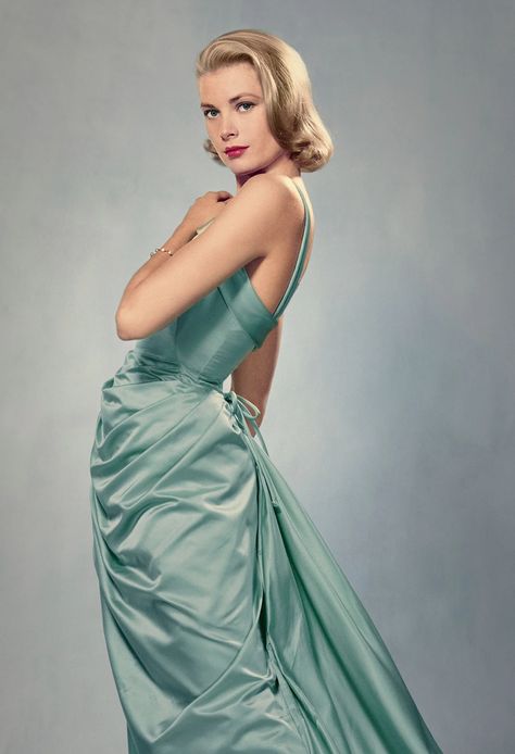 Grace Kelly’s Forever Look | Vanity Fair Grace Kelly Style, Princess Grace Kelly, Hottest Women, Kirsten Dunst, Princess Grace, Hollywood Glam, Old Hollywood Glamour, Golden Age Of Hollywood, Iconic Women