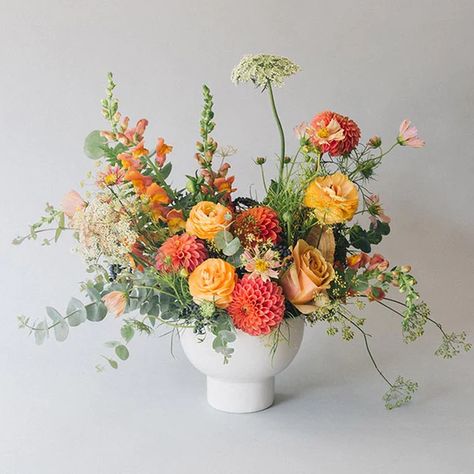 March Floral Arrangements, Fun Floral Arrangements, Floral Arrangement Ideas, Focal Flowers, Flower Arragement, Large Arrangement, Floristry Design, Accent Flowers, Large Flower Arrangements