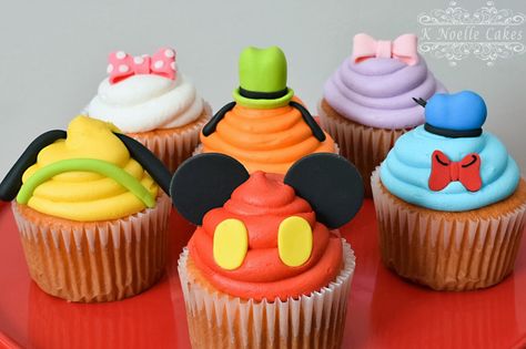 Disney themed cupcakes by K Noelle Cakes Disney Themed Cakes, Cartoon Cupcakes, Disney Cupcakes, Character Cupcakes, Mickey Mouse Clubhouse Birthday Party, Disney Desserts, Disney Birthday Cakes, Disney Birthday Party, Disney Treats