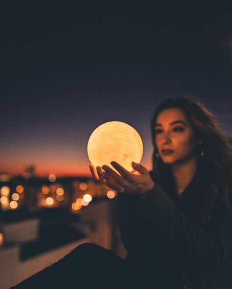 Moon Photoshoot, Night Portrait, Senior Photo Poses, Moon Lamp, Dreamy Photography, Moon Pictures, Man Photography, Moon Photography, Moon Lovers