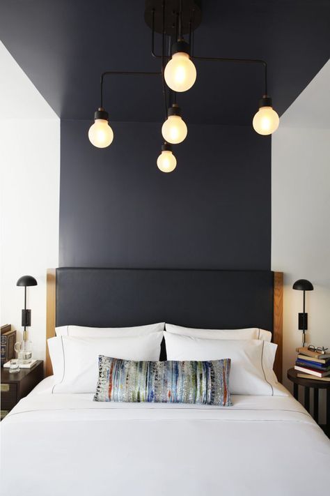 Black Headboard, 아파트 인테리어, Bedroom Black, Trendy Bedroom, Bedroom Hotel, Design Del Prodotto, Bedroom Lighting, Travel Inspo, Home Staging