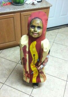 Hot Dog costume....so cute Halloween Costume Pictures, Beetlejuice Costumes, Dog And Owner Costumes, Hot Dog Costume, Homemade Costumes For Kids, Best Dog Halloween Costumes, Halloween Costumes Pictures, Costume Couples, Baby Kostüm