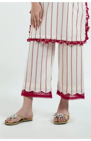 Stylish Capri Design || Bottom Design Of Capri Trouser 2022
#capridesign #capribottomdesign #bottomdesign #newcapridesign2020 #capripajamadesign # #tieknottrousercutting #tieknotcapridesign #bowcapridesign Long Kurti Patterns, Women Trousers Design, Capri Design, Pakistani Women Dresses, Kurti Patterns, Capri Trousers, Trouser Design, Bottom Design, Dress Design Patterns