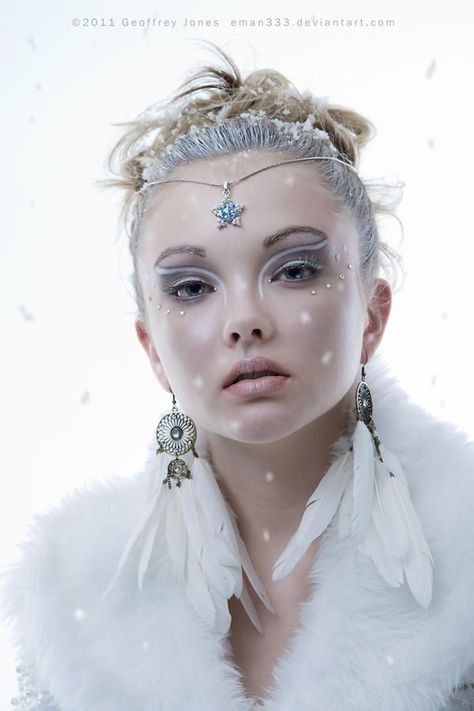 Snow Queen Makeup, Winter Make-up, Cabelo Pin Up, Ice Queen Costume, Winter Make Up, Fairy Make-up, Fantasy Make-up, Snow Fairy, White Makeup