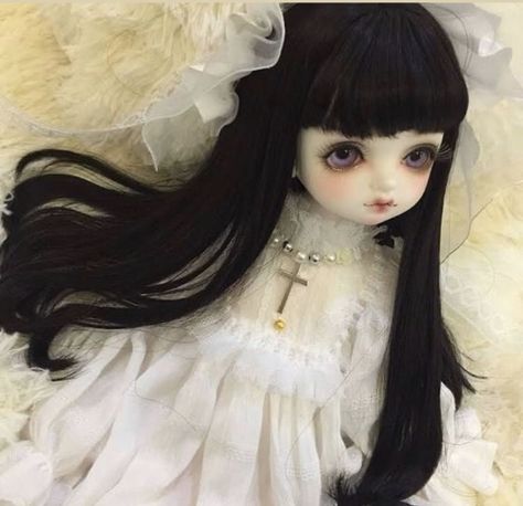 Creepy Doll Aesthetic, Porcelain Doll Aesthetic, Antique Porcelain Dolls, Broken Doll, The Cardigans, Doll Aesthetic, Haunted Dolls, Gothic Dolls, Victorian Dolls