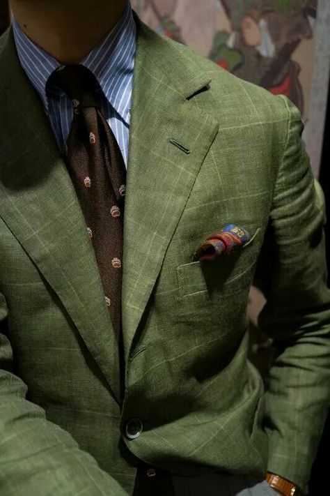 Love this color combination. Green suit, brown tie, and multicolored pocket scarf. Dapper Style, Green Suit, Green Blazer, Sharp Dressed Man, Suits And Jackets, Suit Up, Well Dressed Men, Gentleman Style, Suit And Tie